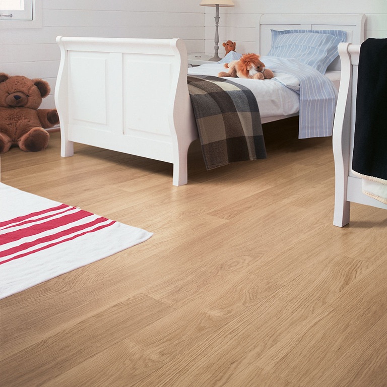 Quick-Step White Varnished Oak - Image 2